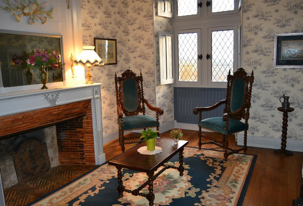Chateau De Peufeilhoux Vallon-en-Sully Room photo